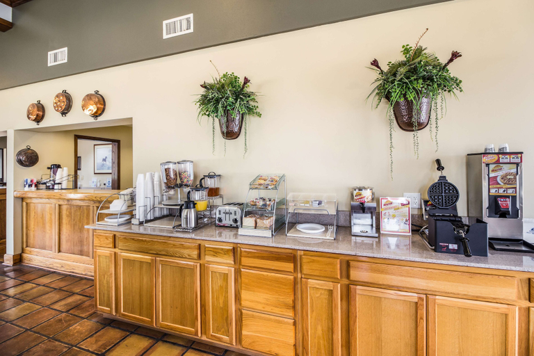 Food & Drinks 5, Americas Best Value Inn Columbus, TX, Colorado
