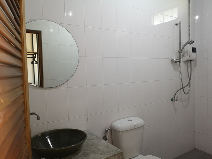 Bathroom 4, Siri Guesthouse, Muang Surat Thani