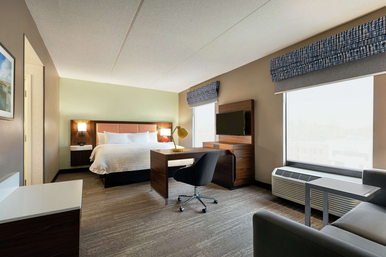 Bedroom 3, Hampton Inn & Suites Frederick-Fort Detrick, Frederick
