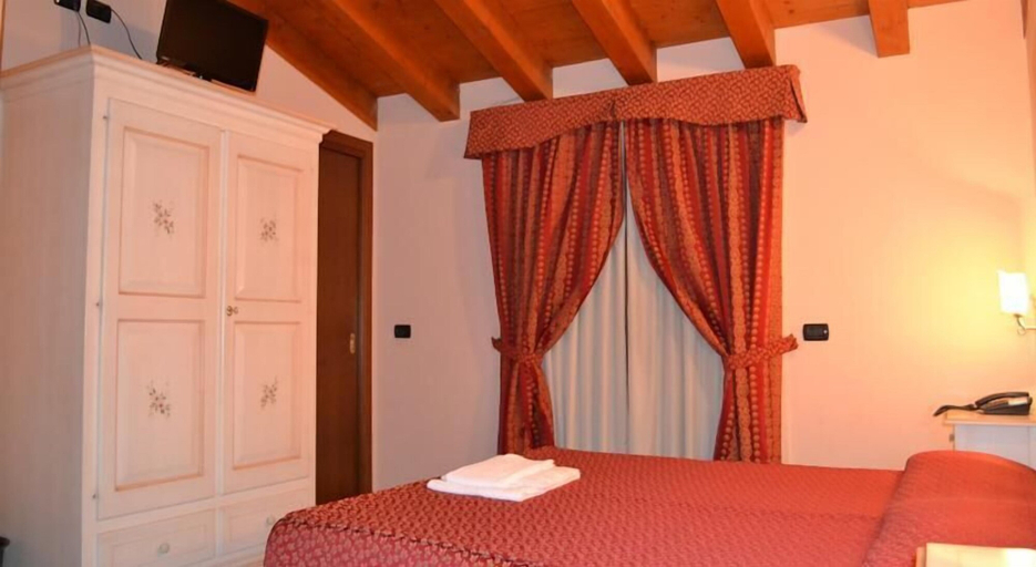 Bedroom 3, Albergo La Piana, Brescia