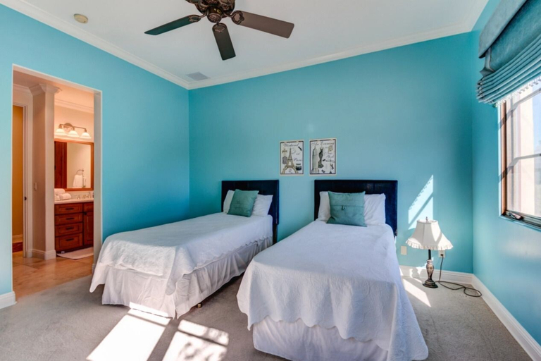 Bedroom 3, La Casa Que Canta, Maricopa