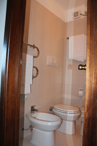 Bathroom, Hotel de la Telecabine, Aosta