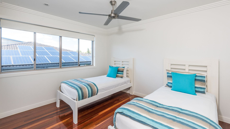 Bedroom 2, NRMA Woodgate Beach Holiday Park, Isis