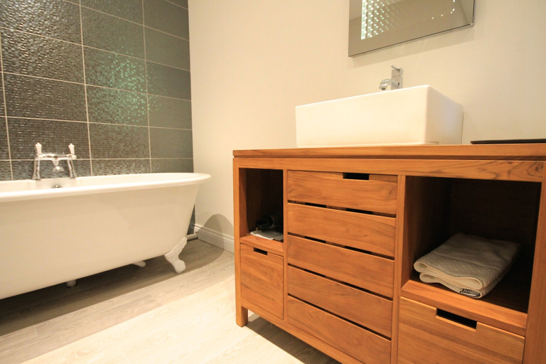 Bathroom 4, Andover House Hotel & Restaurant - Adults only, Norfolk