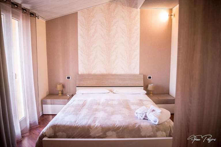 Bedroom 4, Hotel Lonatino, Brescia