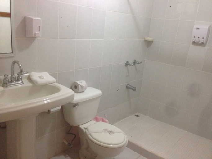 Bathroom 4, Hotel Fuego Arenal, San Carlos