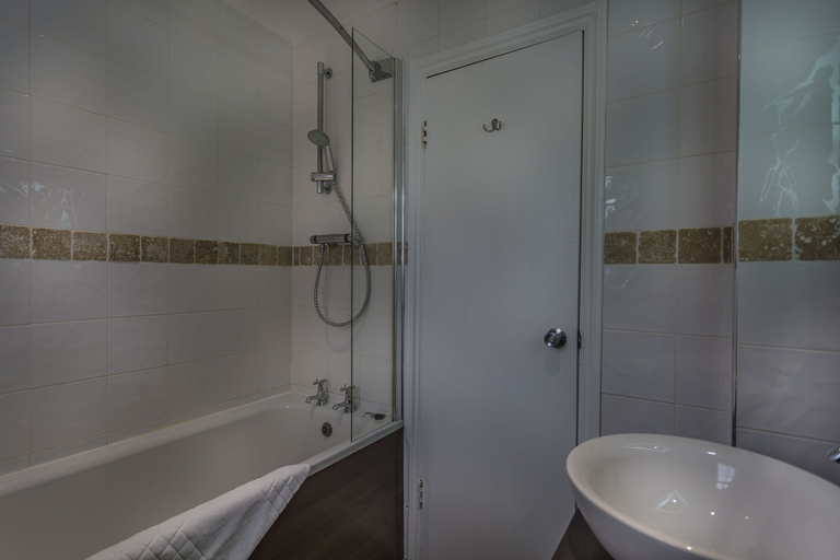 Bathroom 4, The White Hart Royal Hotel, Moreton-in-Marsh, Gloucestershire