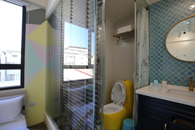 Bathroom 3, Yes Yes I am Willing, Tainan