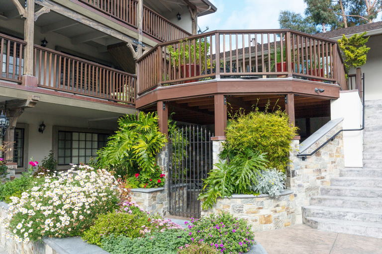 Exterior & Views 2, Coachman's Inn, A Four Sisters Inn, Monterey