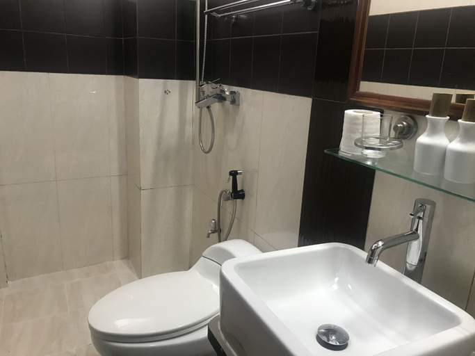 Bathroom 4, Ripple Beach Inn, Malé