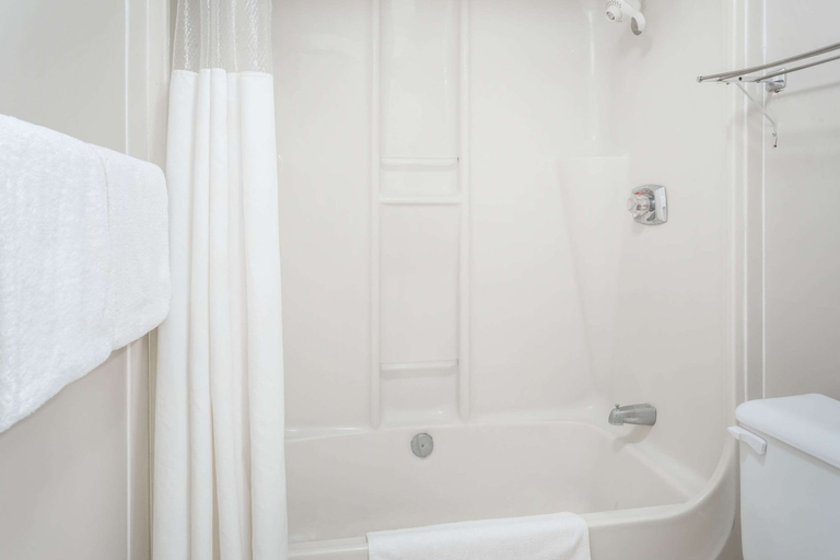 Bathroom 4, Ramada By Wyndham Quesnel, Cariboo
