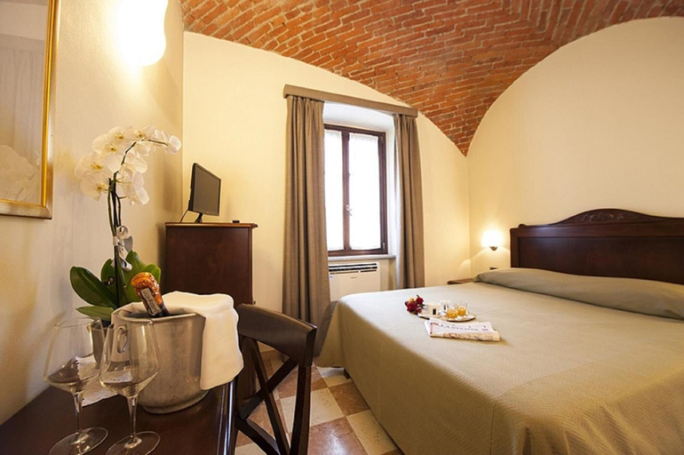 Bedroom 3, Albergo La Corte Albertina, Cuneo