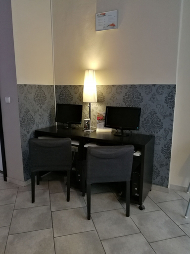 Others 5, Hotel PurPur, Praha 1