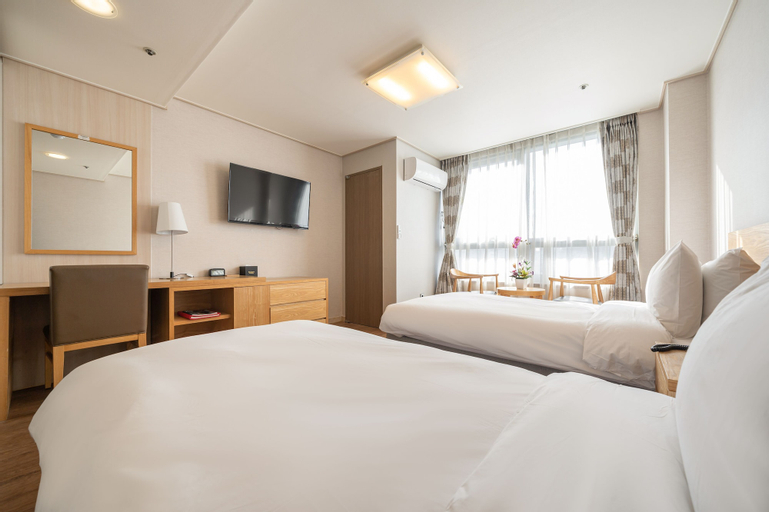 Bedroom 3, Ramada By Wyndham Seoul Dongdaemun, Jung