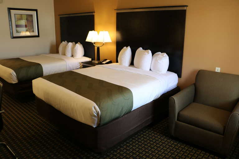 Bedroom 1, Highland Inn, Ascension