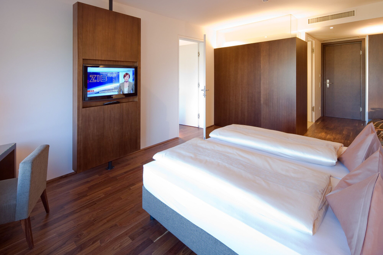 Bedroom 2, Penz Hotel West, Innsbruck