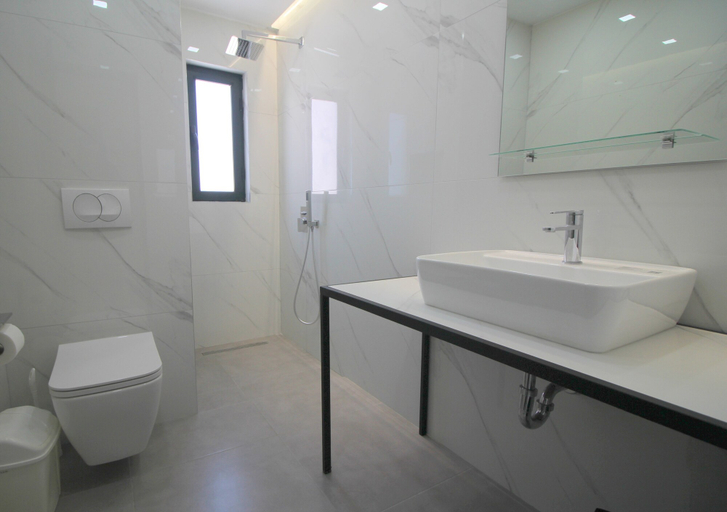 Bathroom 5, Hotel Olympia, Sarandës