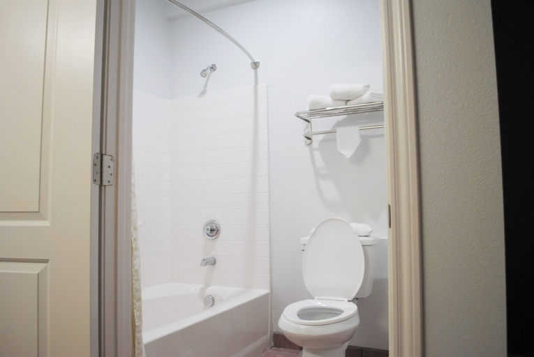 Bathroom 4, Bestway Inn, Tarrant