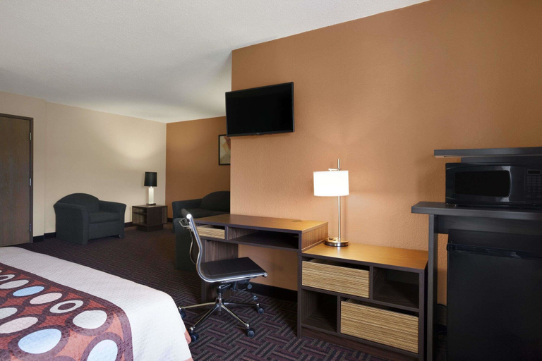 Bedroom 3, Super 8 by Wyndham Collinsville St. Louis, Madison