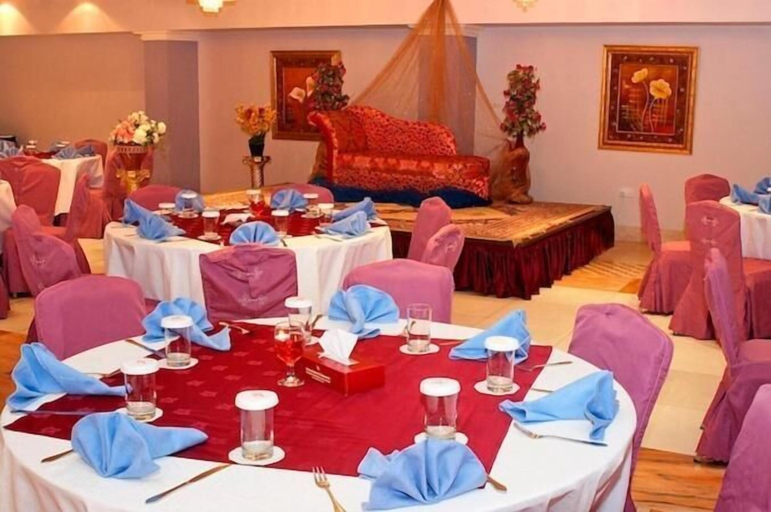 Food & Drinks 4, Safeer Plaza Hotel, Bausher