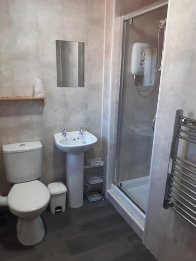 Bathroom 3, Wellington Hotel, Blackpool
