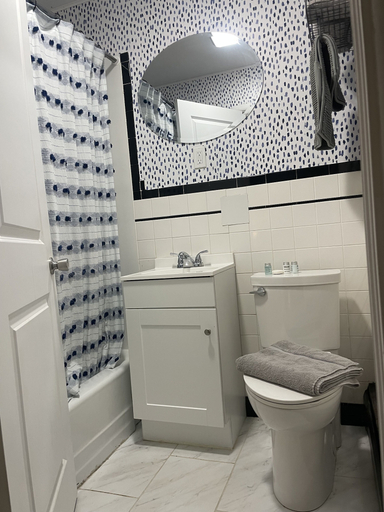 Bathroom 4, The Arsenal Inn, Essex