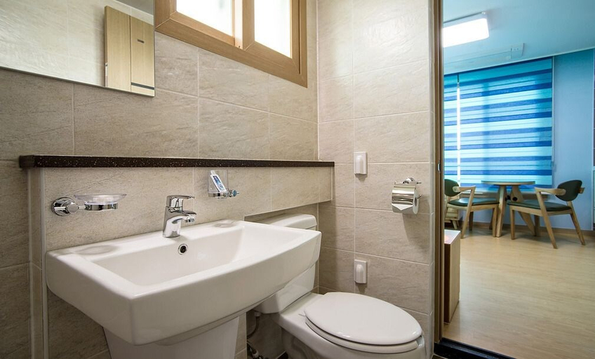 Bathroom 5, Sleep in the Sea, Jeju