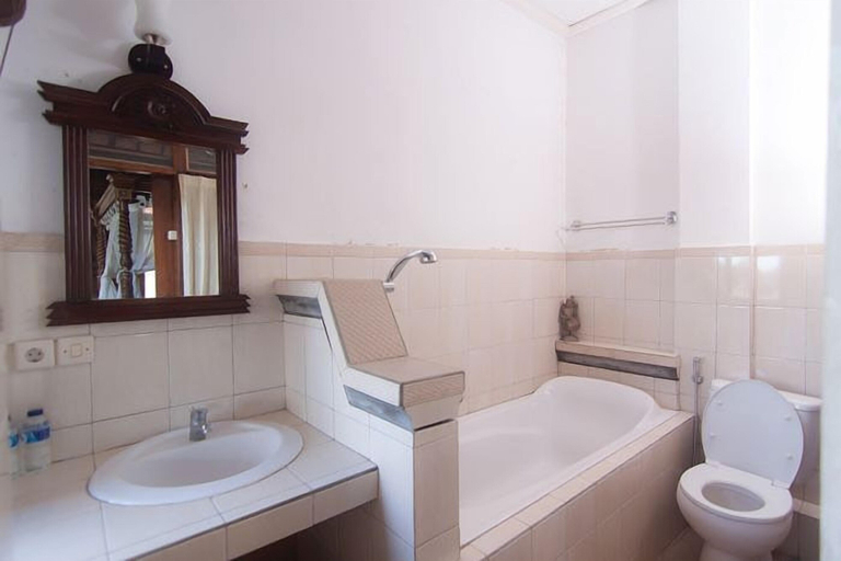 Bathroom 5, Ganesha Ubud Inn, Gianyar