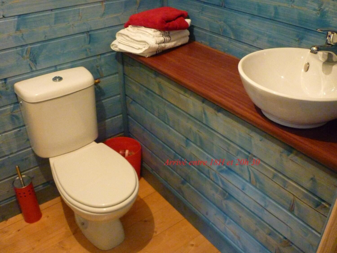 Bathroom 3, Heartwood, Seine-et-Marne