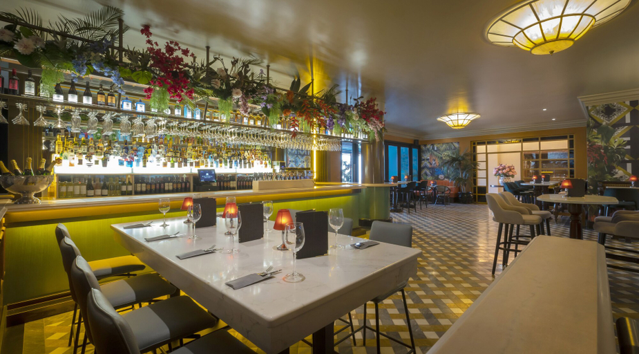 Food & Drinks 5, Victoria Hotel