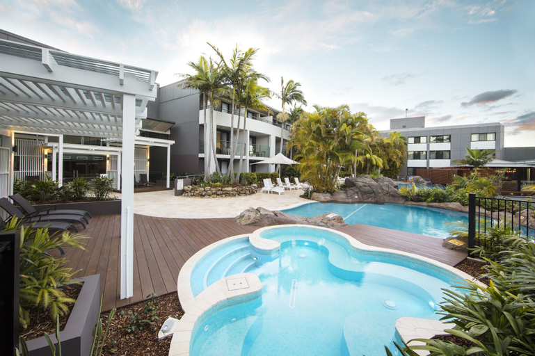 Sport & Beauty 2, The Executive Inn, Newcastle - Throsby