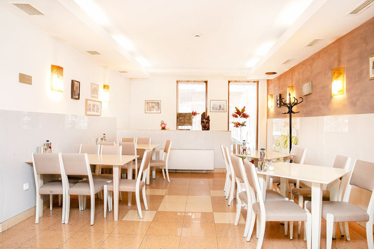 Food & Drinks 5, Hotel Niky, Stolichna