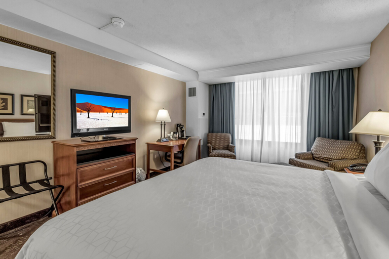 Bedroom 4, Buffalo Airport Hotel, Erie