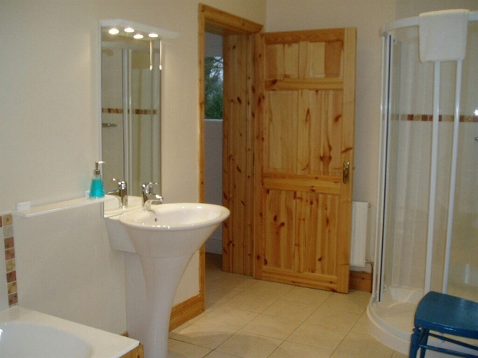 Bathroom, The Gardener's Cottage