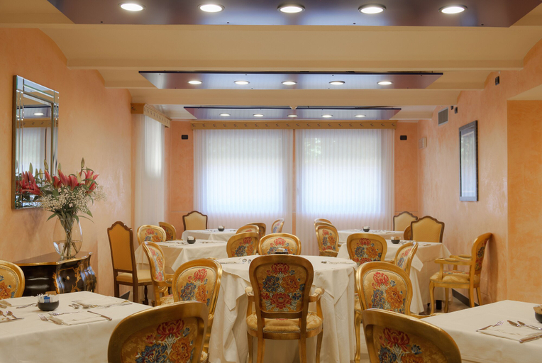 Food & Drinks 5, Central Park Hotel Modena, Modena