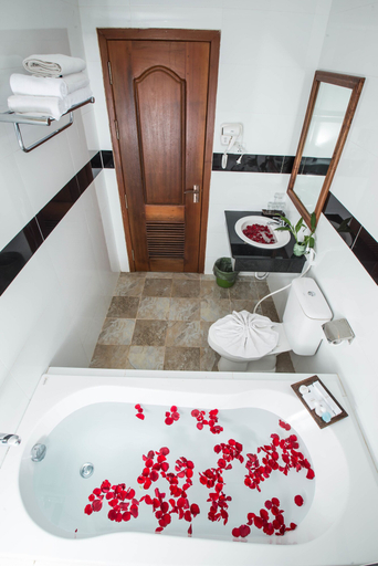 Bathroom 5, Relax Hotel, Phnom Penh