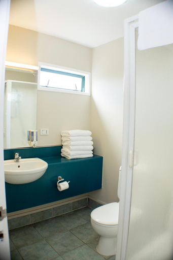 Bathroom 4, Rayland Motel, Franklin