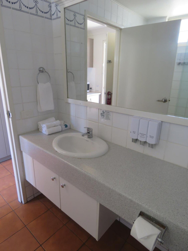Bathroom 3, Burke and Wills Mt Isa Motel, Mount Isa