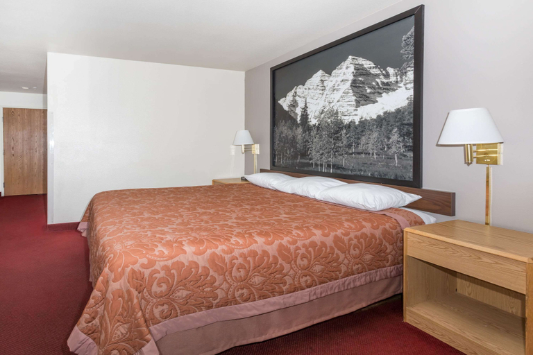 Bedroom 3, Super 8 by Wyndham Fruita, Mesa