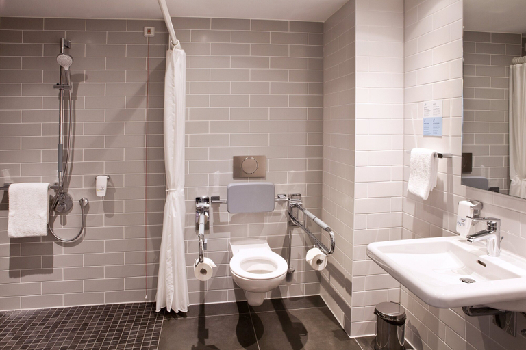 Bathroom 4, Holiday Inn Express DARMSTADT, Darmstadt
