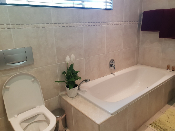 Bathroom 3, Villa Botanica Executive Guest House, City of Johannesburg