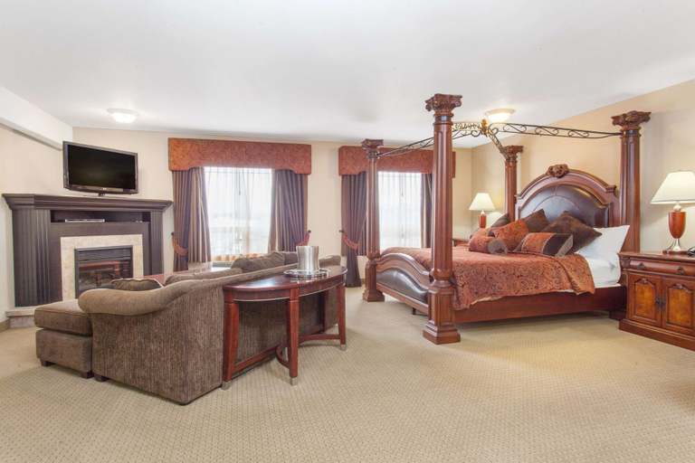 Bedroom 3, Ramada by Wyndham Pincher Creek, Division No. 3