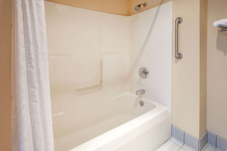 Bathroom 4, Super 8 by Wyndham Berlin WI, Green Lake