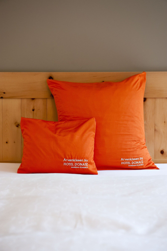 Bedroom 3, Hotel Donatz, Maloja