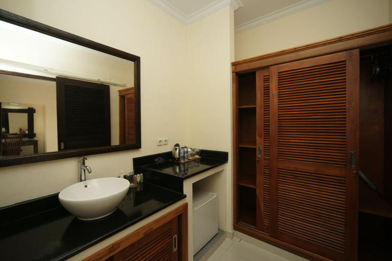 Bathroom 4, Swastika Bungalows, Denpasar