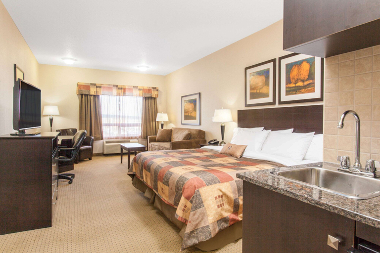Bedroom 2, Ramada by Wyndham Pincher Creek, Division No. 3