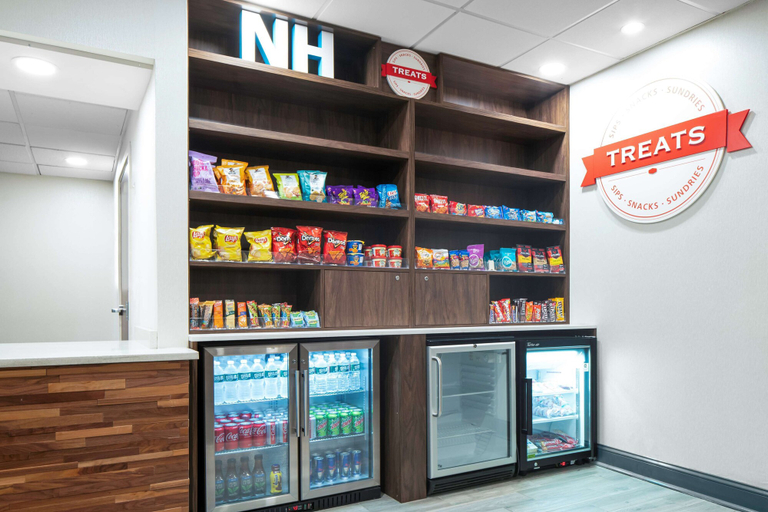Food & Drinks 5, Hampton Inn by Hilton Concord/Bow, Merrimack