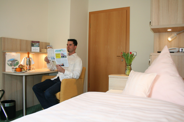 Bedroom 3, Hotel Sonnenhof, Calw