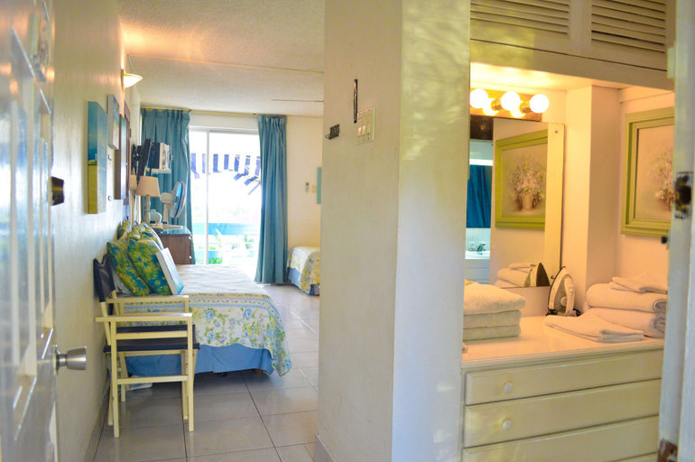 Bedroom 2, Rooms On the Hip Strip - Montego Bay
