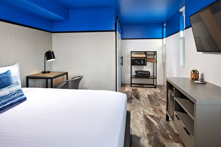 Bedroom 4, Pacific View Inn, San Diego
